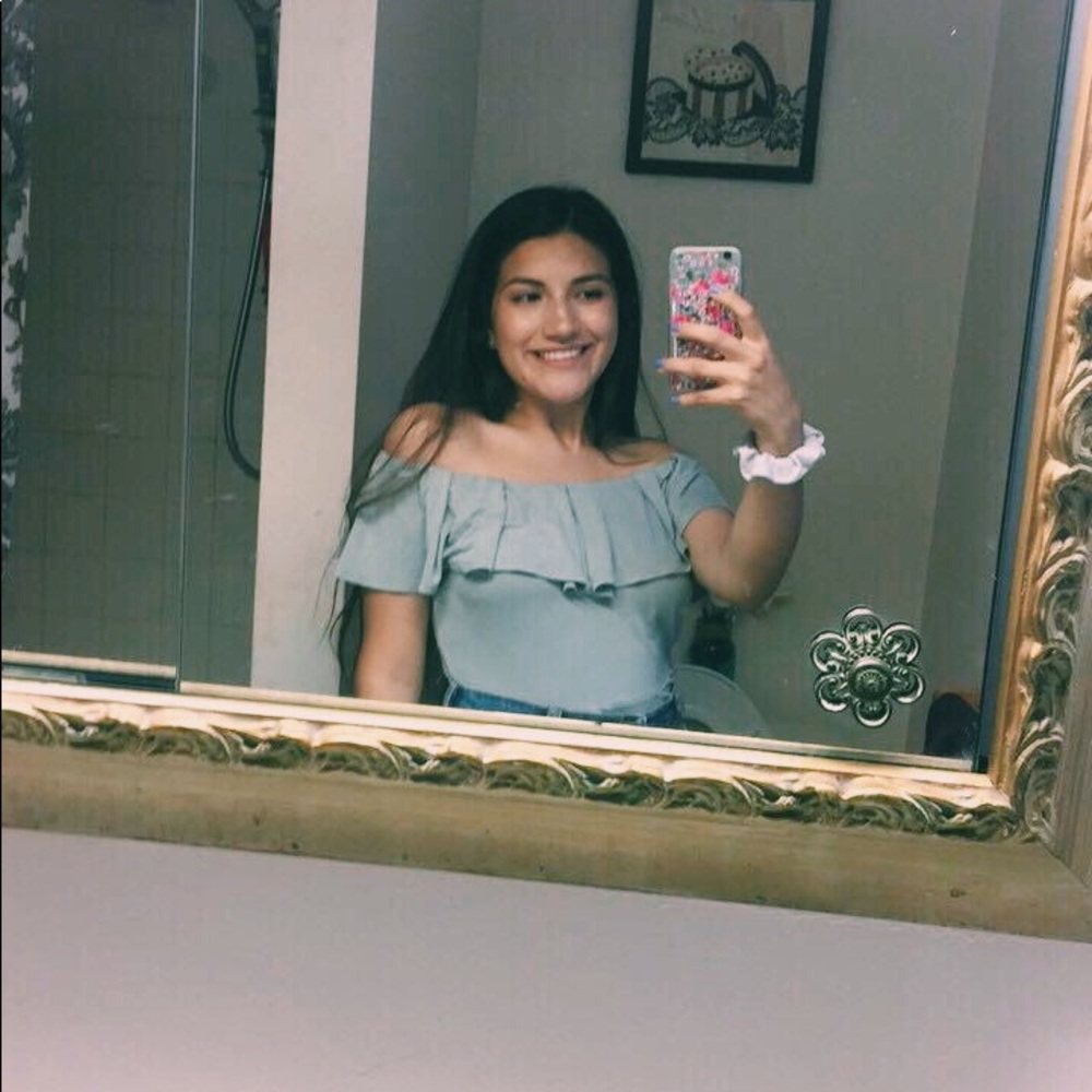 Meet your Posher, Alejandra